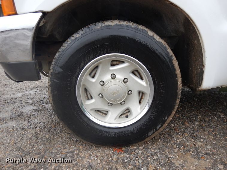 image for item GI9470 2001 Ford F350 Super Duty Crew Cab pickup truck