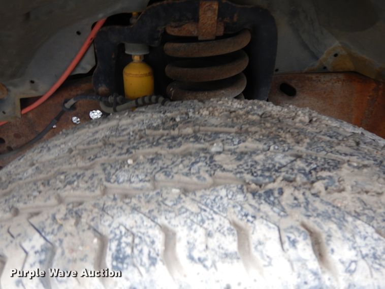 image for item GI9470 2001 Ford F350 Super Duty Crew Cab pickup truck