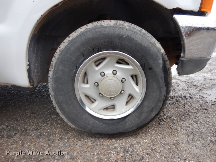 image for item GI9470 2001 Ford F350 Super Duty Crew Cab pickup truck