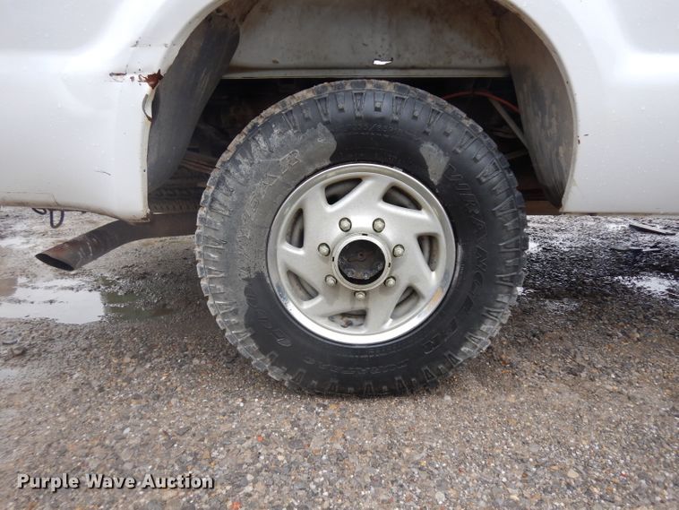 image for item GI9470 2001 Ford F350 Super Duty Crew Cab pickup truck