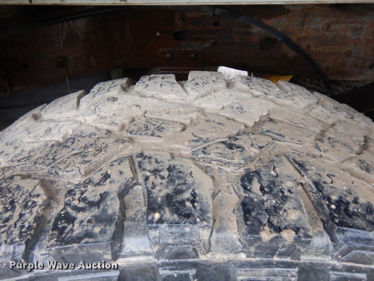 image for item GI9470 2001 Ford F350 Super Duty Crew Cab pickup truck