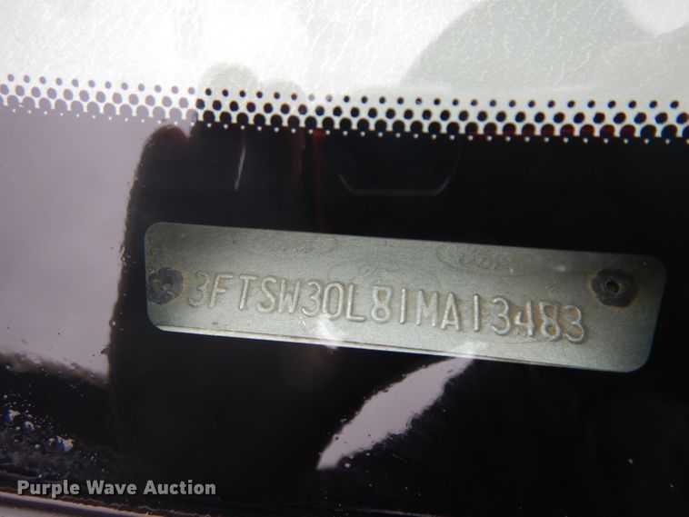 image for item GI9470 2001 Ford F350 Super Duty Crew Cab pickup truck