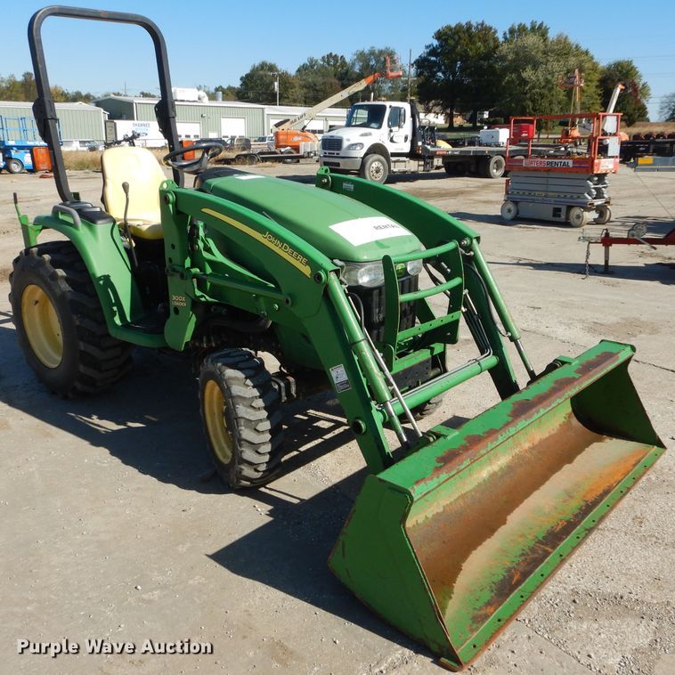 image for item GJ9904 2006 John Deere 3320 MFWD tractor