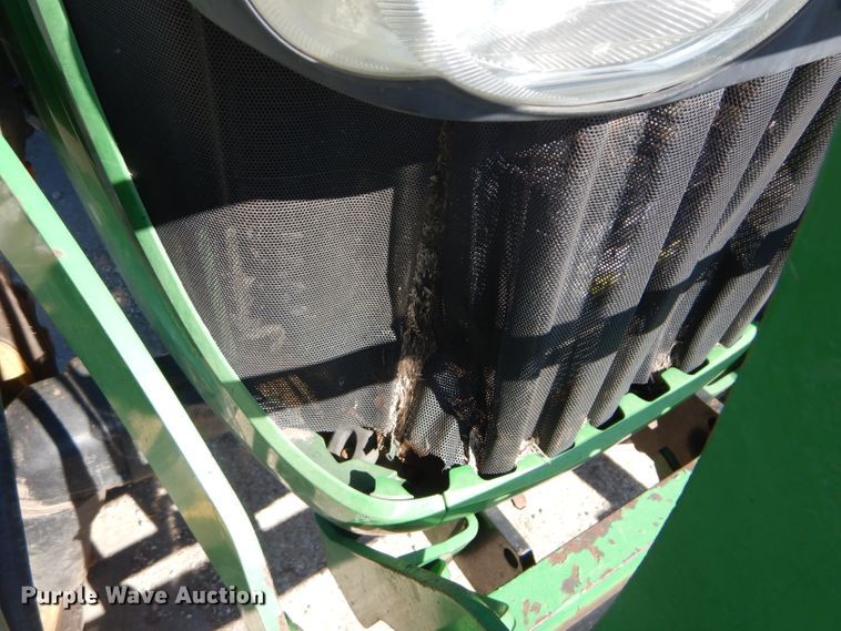 image for item GJ9904 2006 John Deere 3320 MFWD tractor