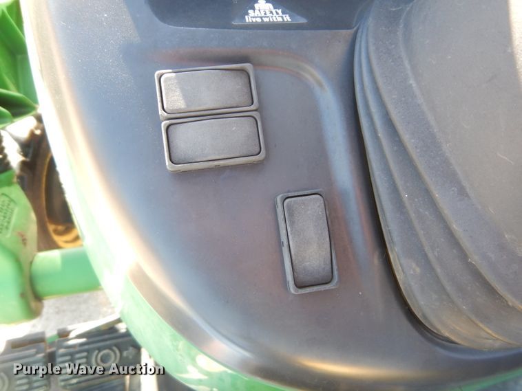 image for item GJ9904 2006 John Deere 3320 MFWD tractor