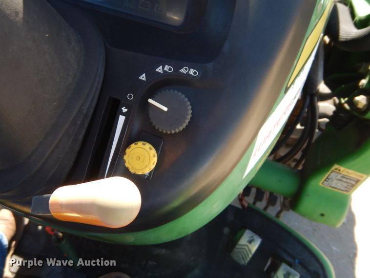 image for item GJ9904 2006 John Deere 3320 MFWD tractor