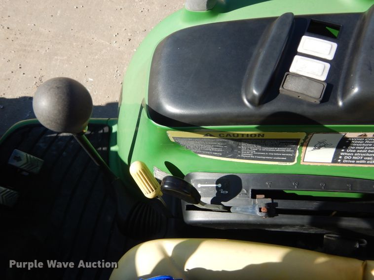 image for item GJ9904 2006 John Deere 3320 MFWD tractor