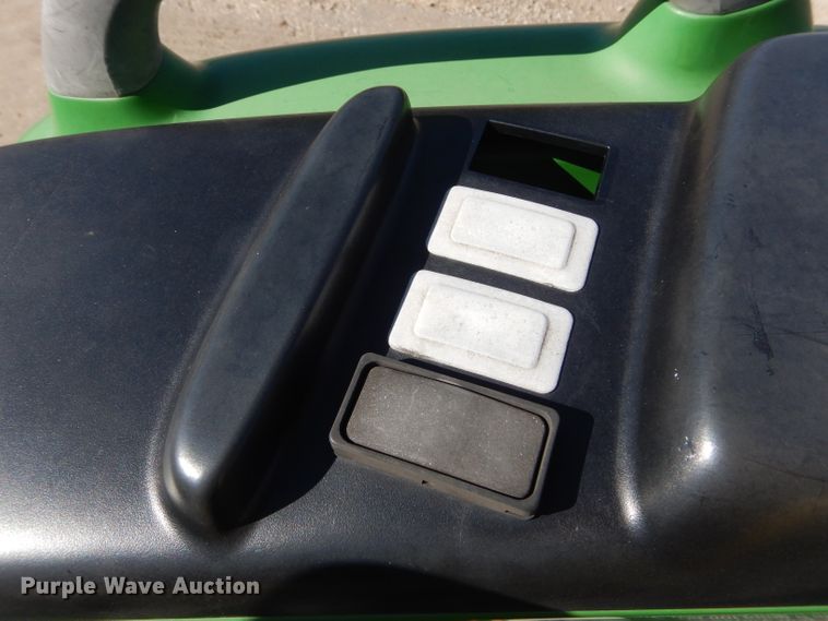 image for item GJ9904 2006 John Deere 3320 MFWD tractor