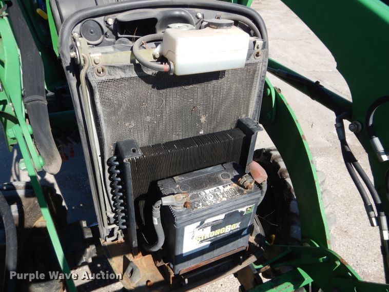 image for item GJ9904 2006 John Deere 3320 MFWD tractor