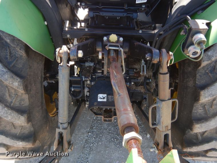 image for item GJ9904 2006 John Deere 3320 MFWD tractor