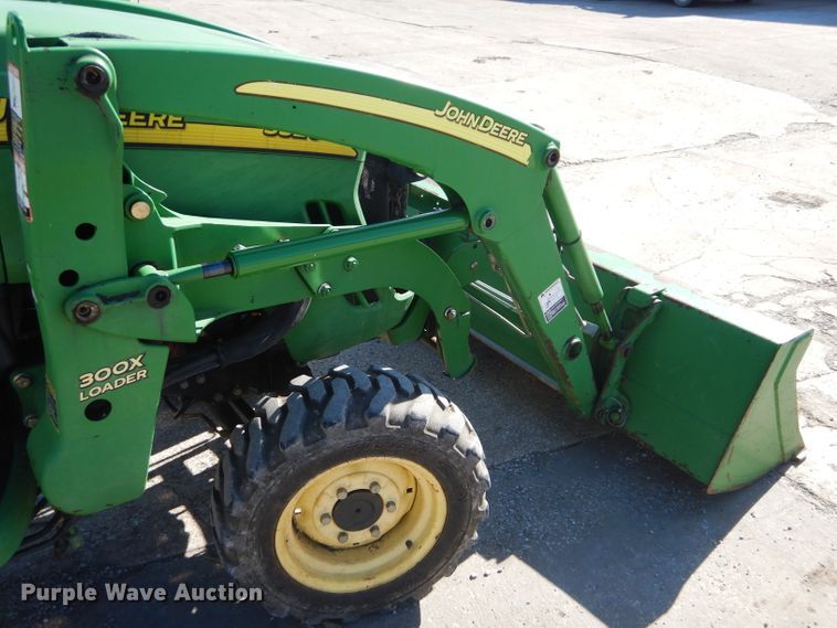 image for item GJ9904 2006 John Deere 3320 MFWD tractor