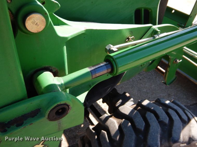 image for item GJ9904 2006 John Deere 3320 MFWD tractor