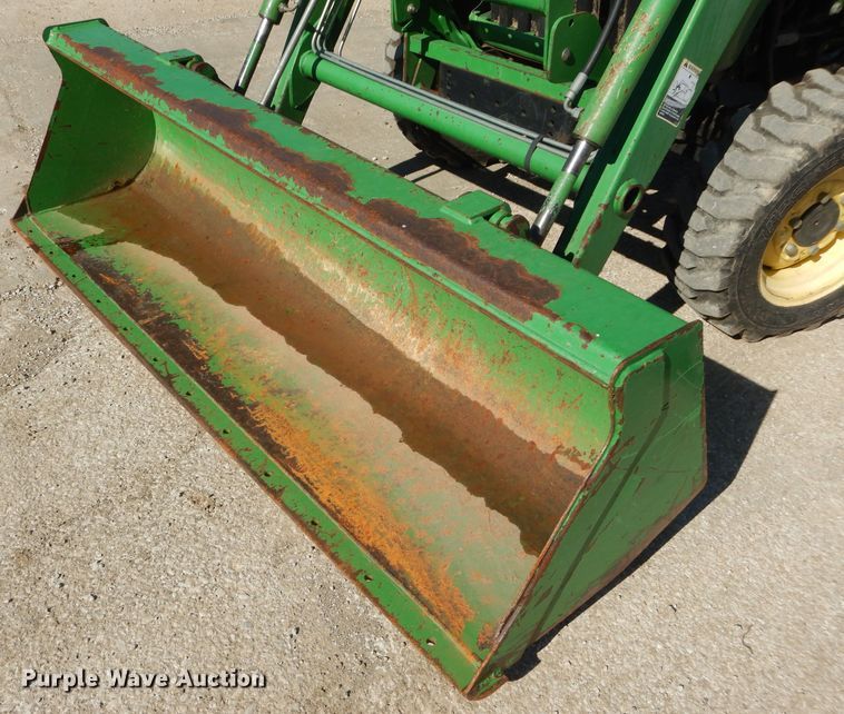 image for item GJ9904 2006 John Deere 3320 MFWD tractor
