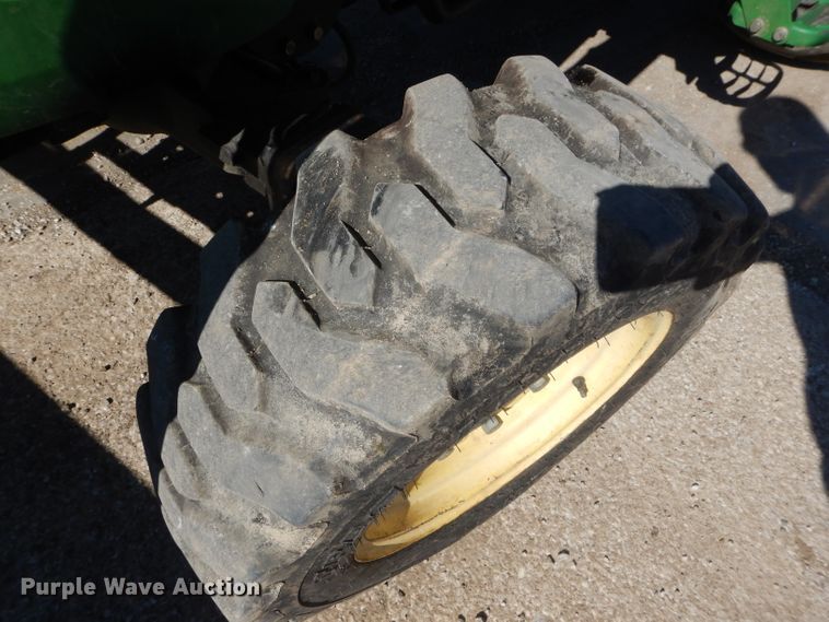 image for item GJ9904 2006 John Deere 3320 MFWD tractor