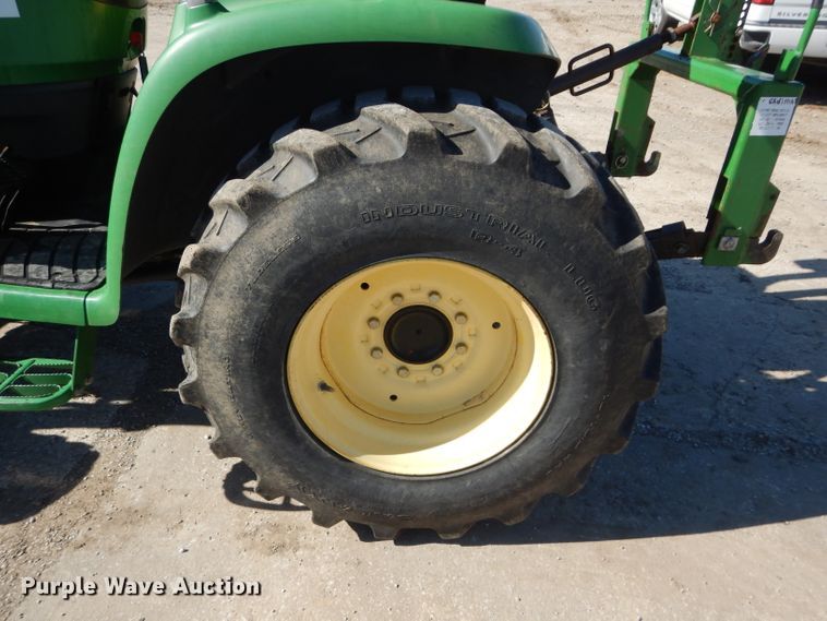 image for item GJ9904 2006 John Deere 3320 MFWD tractor