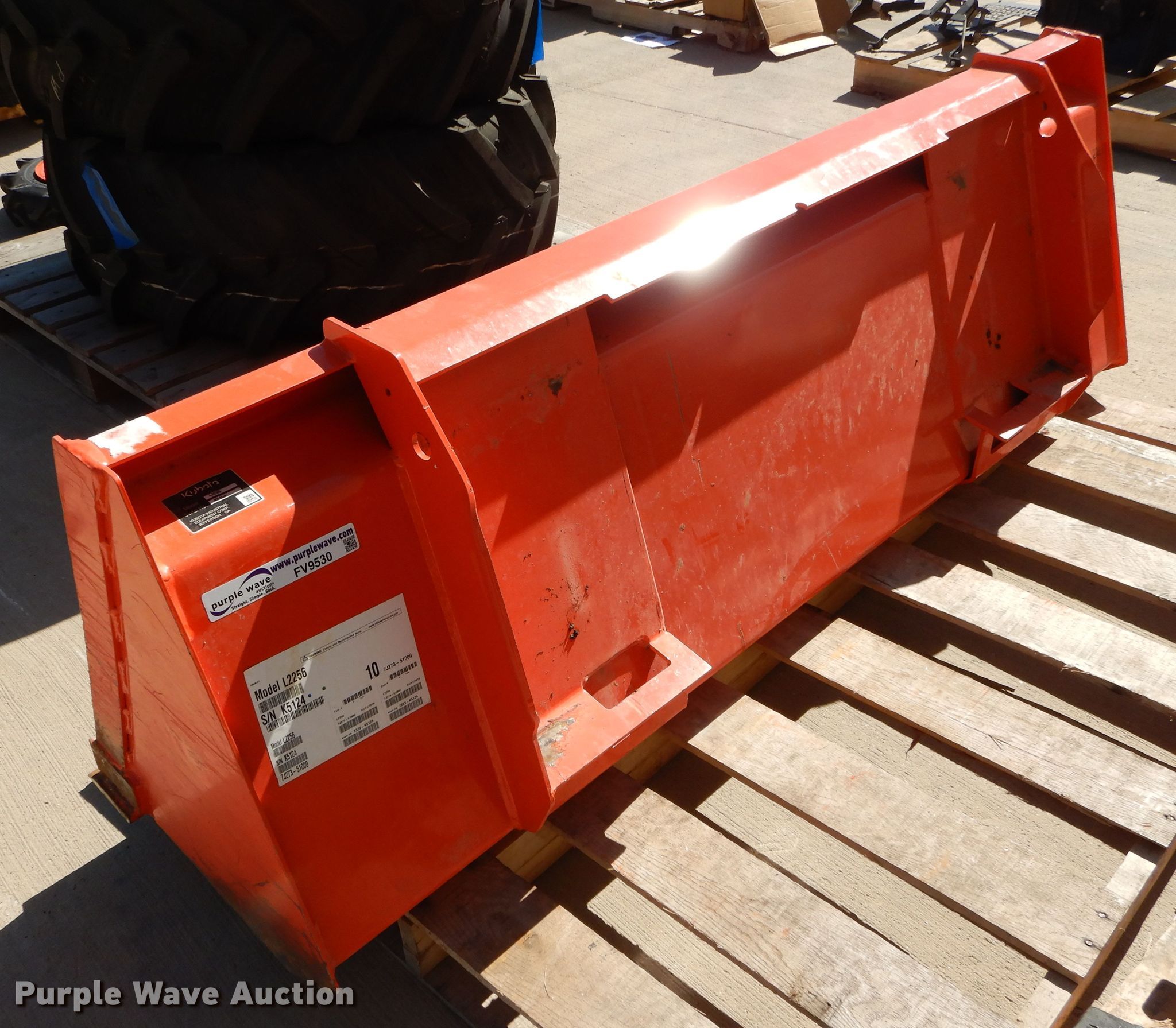 Kubota L2256 bucket in Grapevine, TX Item FV9530 sold Purple Wave