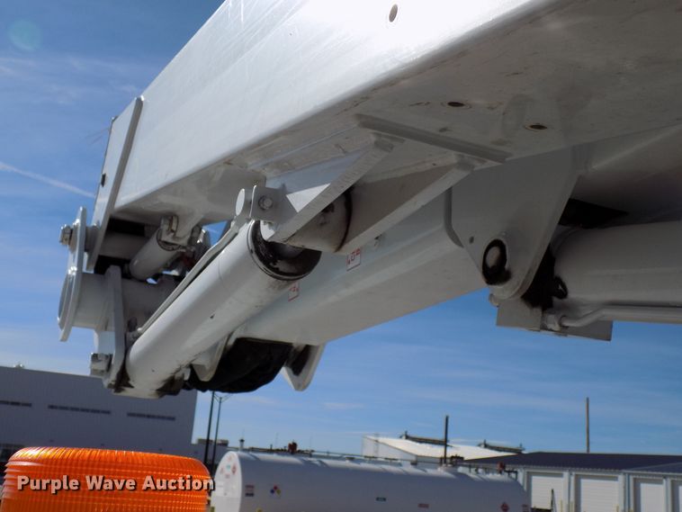 image for item DD6053 2011 Dodge Ram 5500 bucket truck