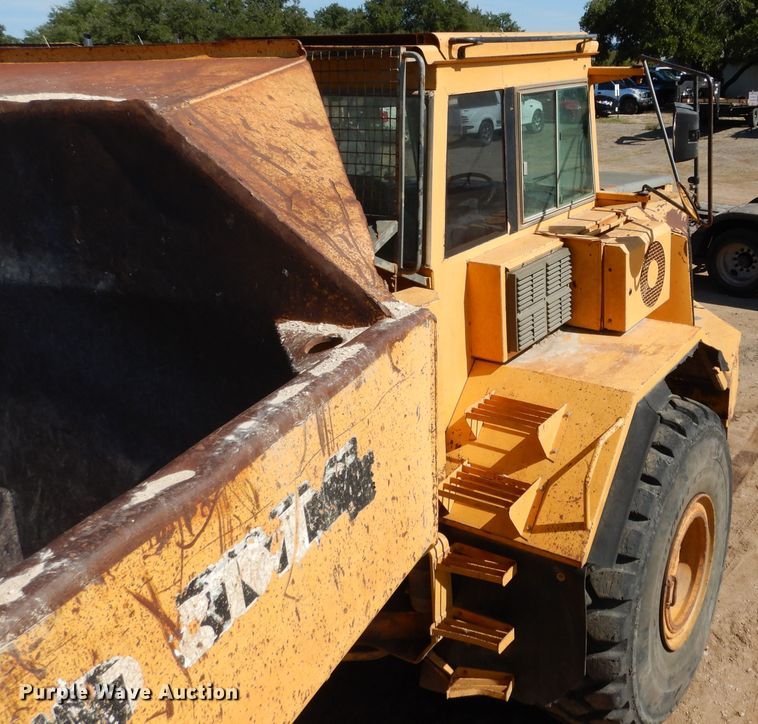 image for item DF2589 1993 Volvo A35 haul truck