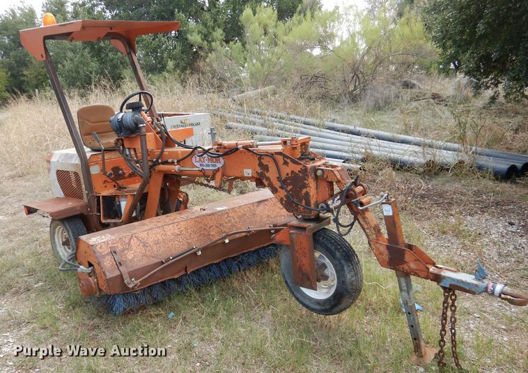 image for item DF2590 1990 Laymor 6HB broom