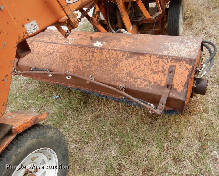 image for item DF2590 1990 Laymor 6HB broom