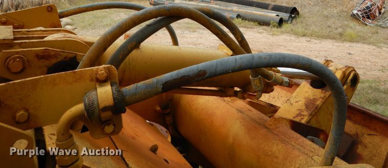 image for item DF2591 Caterpillar 943 track loader