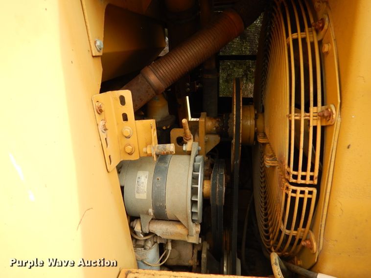 image for item DF2591 Caterpillar 943 track loader