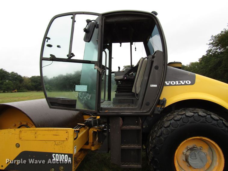 image for item DG6657 2009 Volvo SD100D single drum vibratory roller