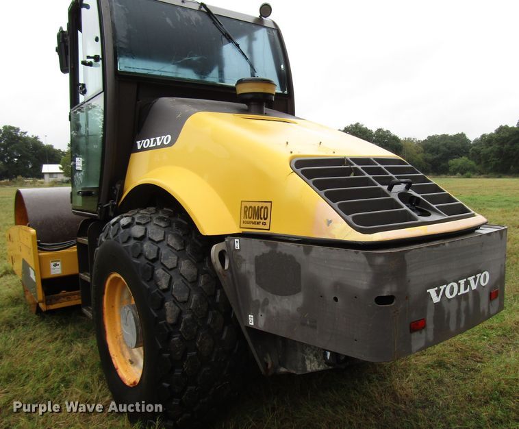 image for item DG6657 2009 Volvo SD100D single drum vibratory roller