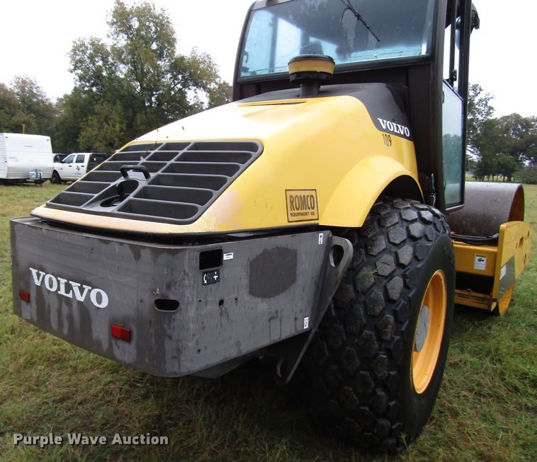 image for item DG6657 2009 Volvo SD100D single drum vibratory roller