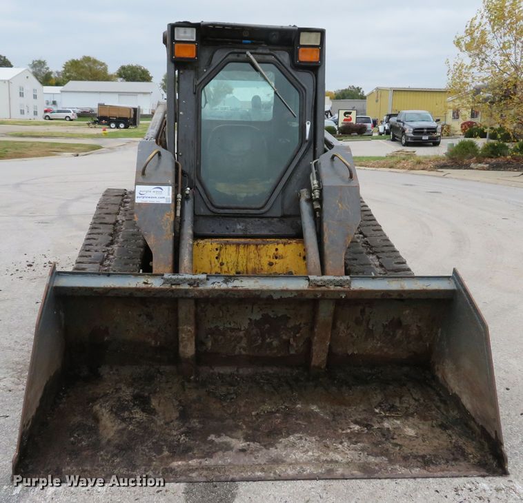 image for item DH1660 2005 New Holland LT185B skid steer