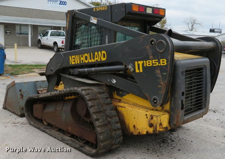 image for item DH1660 2005 New Holland LT185B skid steer