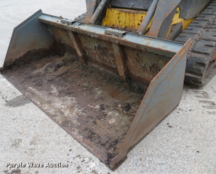 image for item DH1660 2005 New Holland LT185B skid steer
