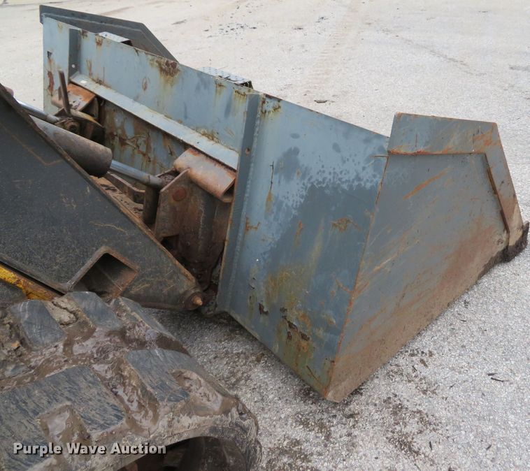 image for item DH1660 2005 New Holland LT185B skid steer