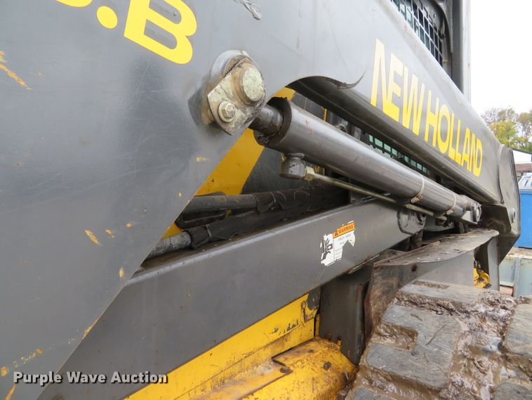 image for item DH1660 2005 New Holland LT185B skid steer
