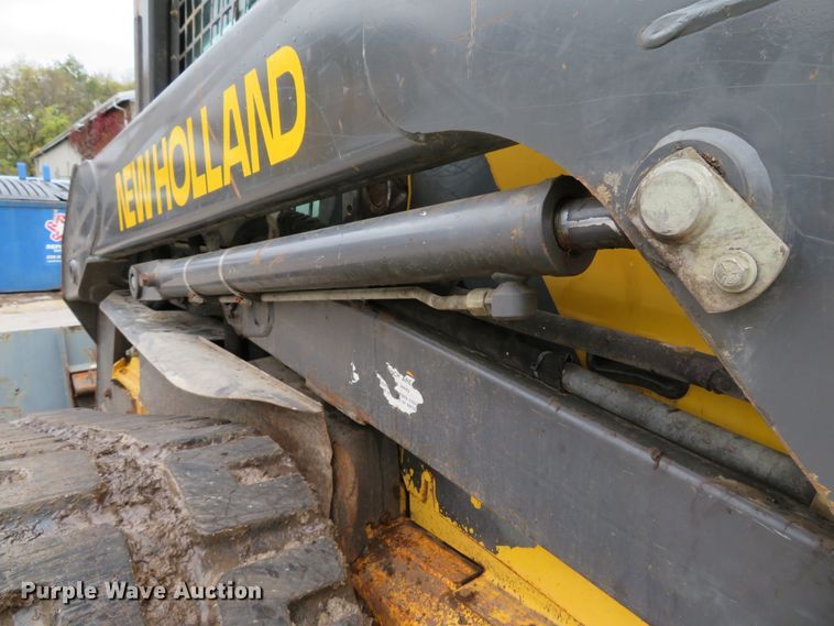 image for item DH1660 2005 New Holland LT185B skid steer