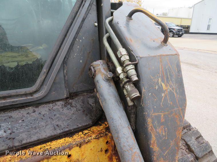 image for item DH1660 2005 New Holland LT185B skid steer