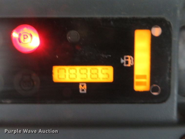 image for item DH1660 2005 New Holland LT185B skid steer