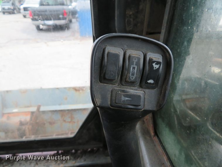 image for item DH1660 2005 New Holland LT185B skid steer