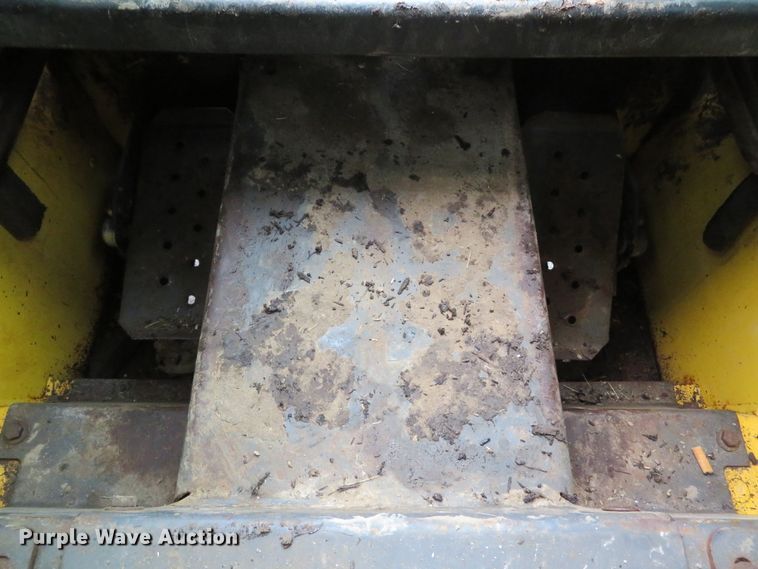 image for item DH1660 2005 New Holland LT185B skid steer