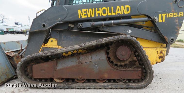 image for item DH1660 2005 New Holland LT185B skid steer