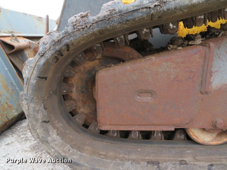 image for item DH1660 2005 New Holland LT185B skid steer