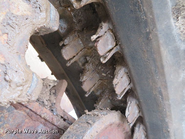 image for item DH1660 2005 New Holland LT185B skid steer