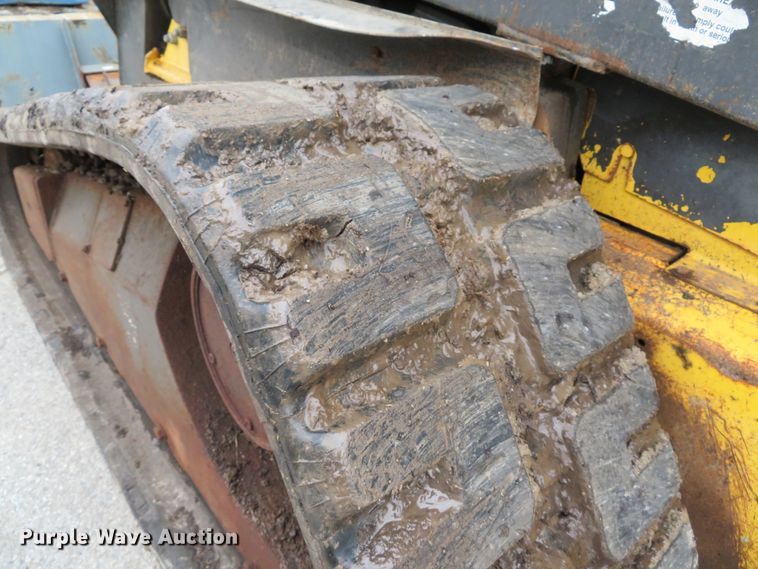 image for item DH1660 2005 New Holland LT185B skid steer