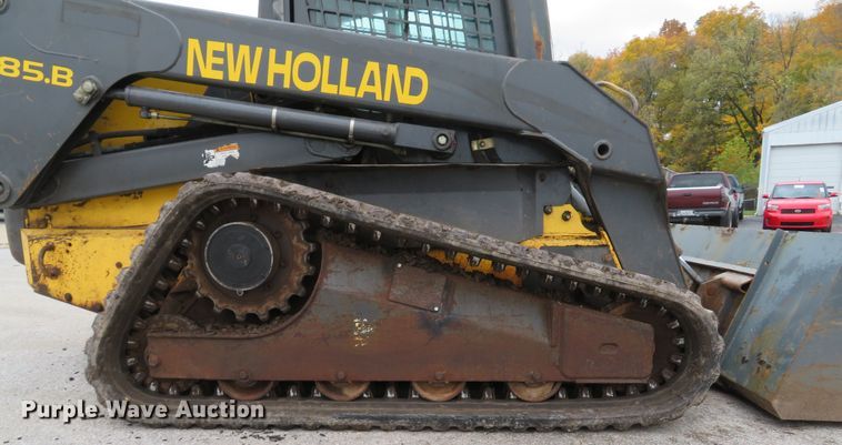 image for item DH1660 2005 New Holland LT185B skid steer