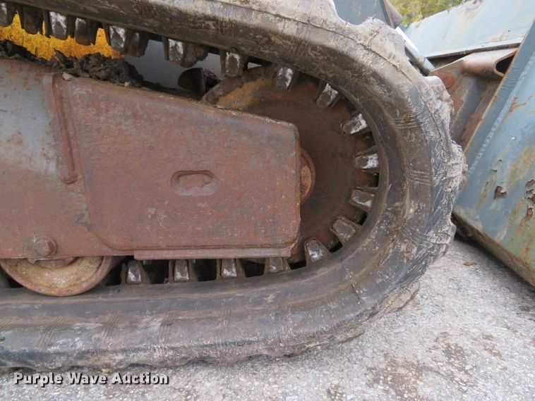 image for item DH1660 2005 New Holland LT185B skid steer