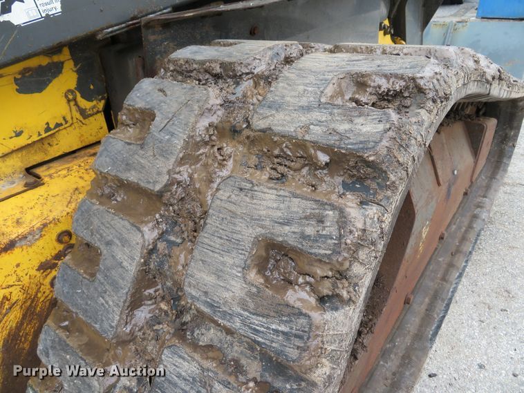 image for item DH1660 2005 New Holland LT185B skid steer