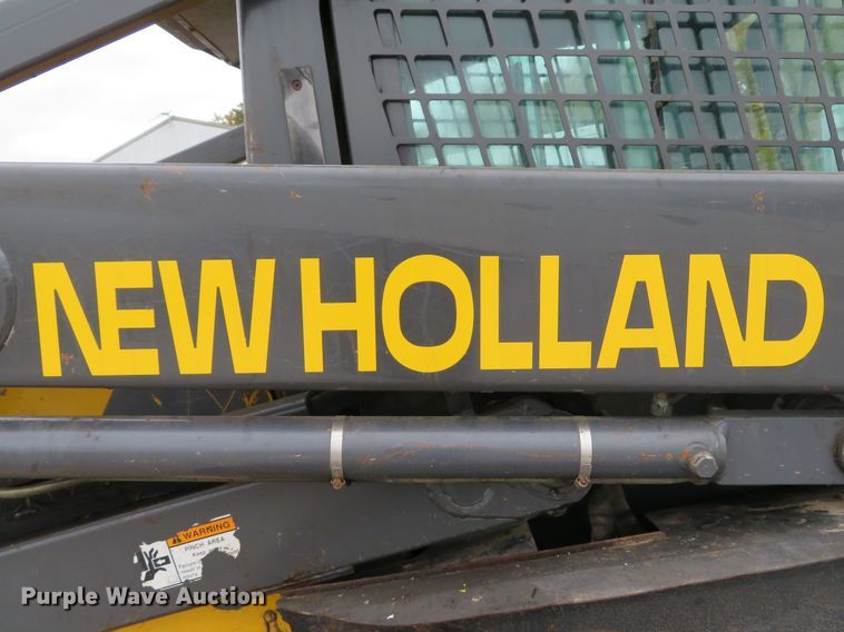 image for item DH1660 2005 New Holland LT185B skid steer