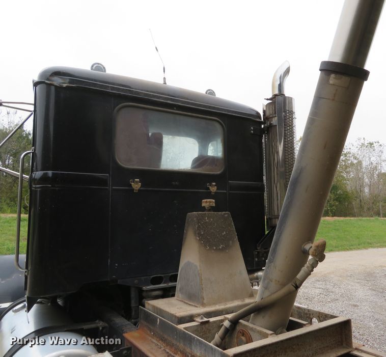 image for item DH1670 1993 Western Star 4964F dump truck