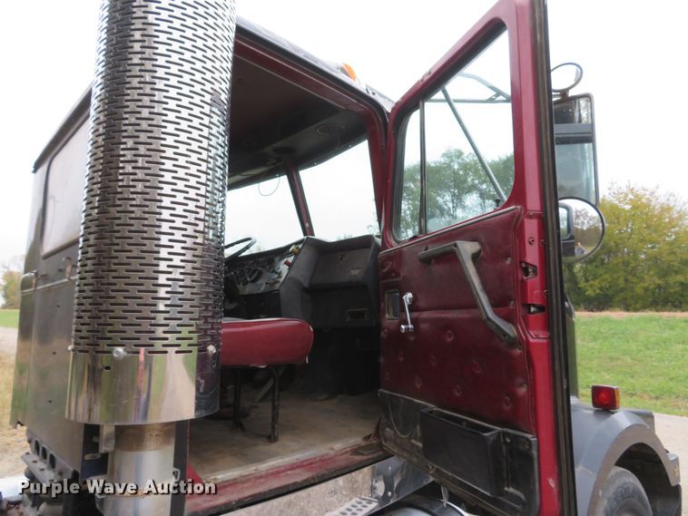 image for item DH1670 1993 Western Star 4964F dump truck