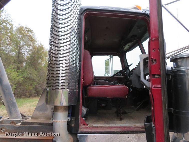 image for item DH1670 1993 Western Star 4964F dump truck
